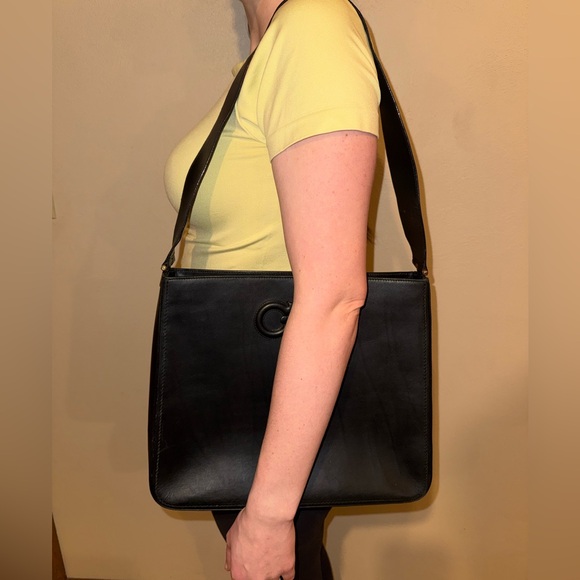 Stunning Salvatore Ferragamo Leather Shoulder Bag - Picture 13 of 13